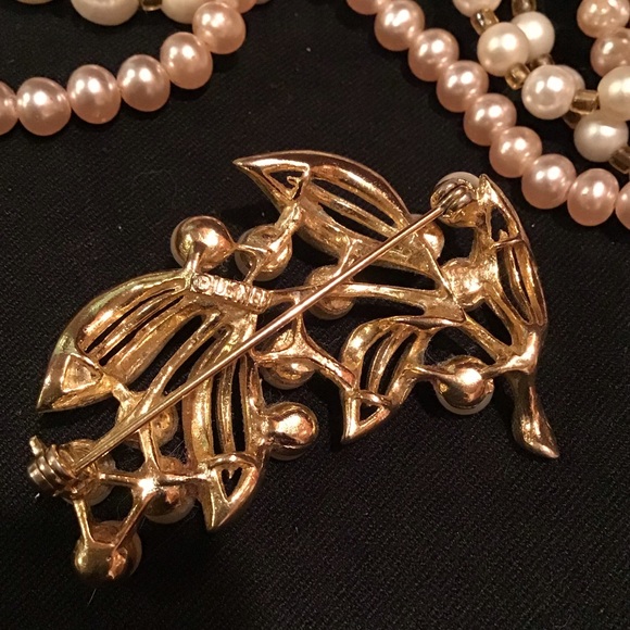 Vintage Lisner Gold and Faux Pearl Brooch - Picture 5 of 5